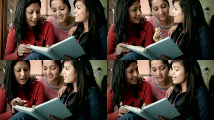十几岁的快乐女生一起学习一本书。