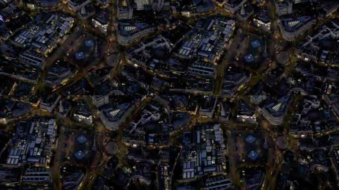 夜间鸟瞰特拉法加广场、查令十字和英国伦敦西区。4公里