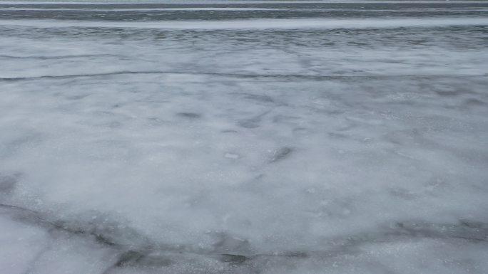 冬季靠近加拿大安大略省休伦湖Tiny的格鲁吉亚湾。