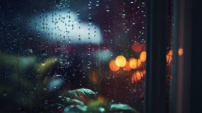 夜晚窗外的雨水