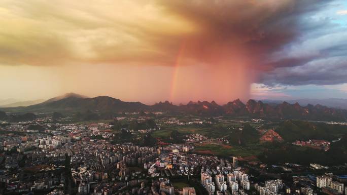 桂林彩虹雨瀑航拍
