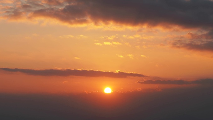 傍晚天空日落延时太阳下山夜幕降临