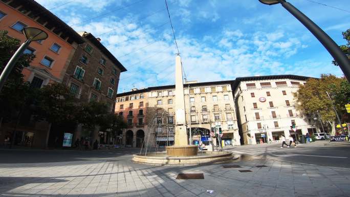 马略卡岛观光。La Seu，走在市中心的街道上，在西班牙著名的旅游目的地帕尔马马略卡岛（Palma 