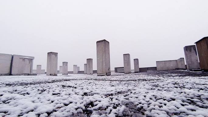 降雪军事基地石碑大雪覆盖飘雪