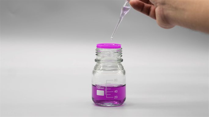 滴管向试剂瓶里滴粉紫色溶液