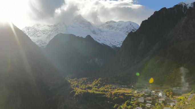 云南梅里雪山秘境雨崩村延时拍摄