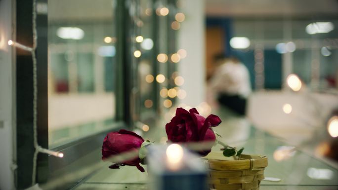 化妆间的一朵玫瑰花