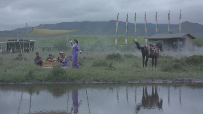 游牧民族载歌载舞