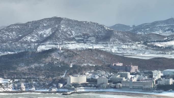 长焦航拍雪后的威海玛伽山与远遥墩山野