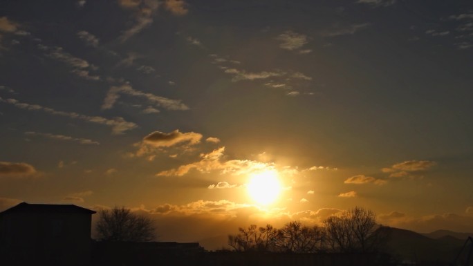 冬日升起的太阳晨曦日出日落橘色天空