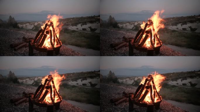 在卡帕多西亚的火坑放松篝火