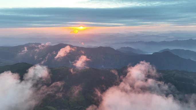 航拍浙江会稽山东白山水墨群山画卷早晨日出