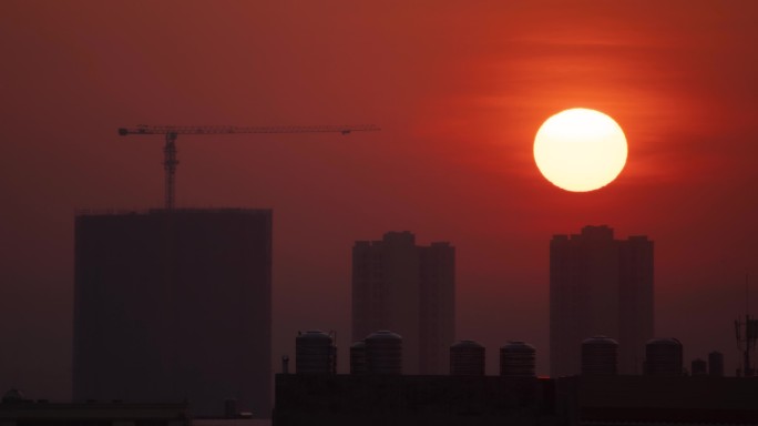 大红太阳升起楼顶看日出红日楼盘