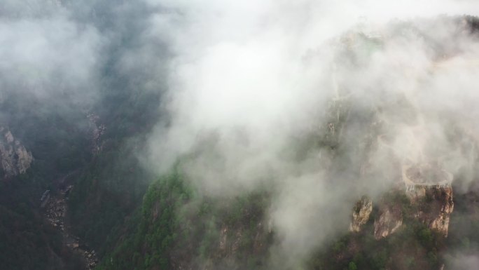 航拍冬季天台县琼台仙谷云雾云海美景