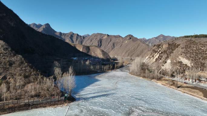 冬季航拍北京延庆郊区结冰湖面景色