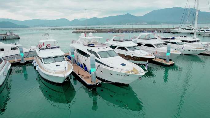 4K航拍游艇码头运镜深圳城市地标宣传片