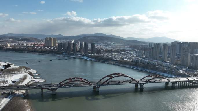 冬季航拍东北吉林市松花江上的大桥