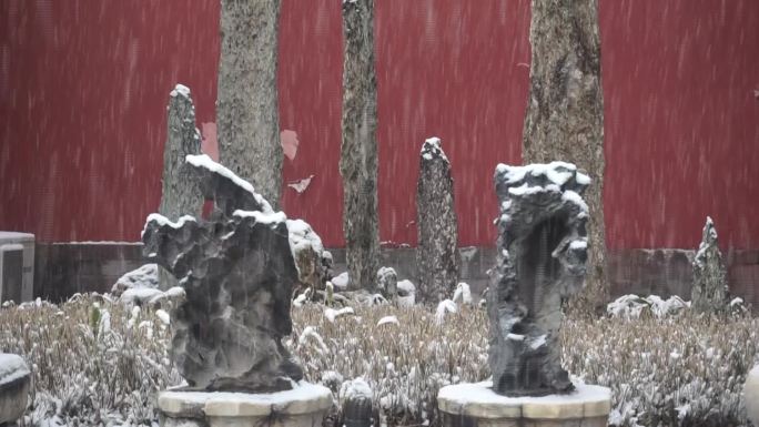 御花园的红墙白雪实拍镜头