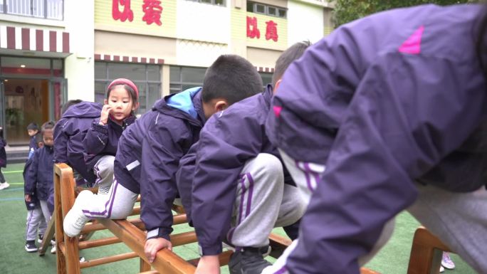 幼儿园儿童玩游戏训练