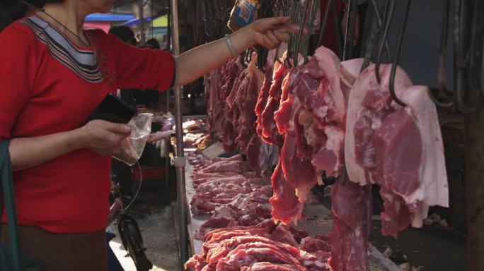 成都露天菜市场生猪肉摊位消费旺盛热闹集市