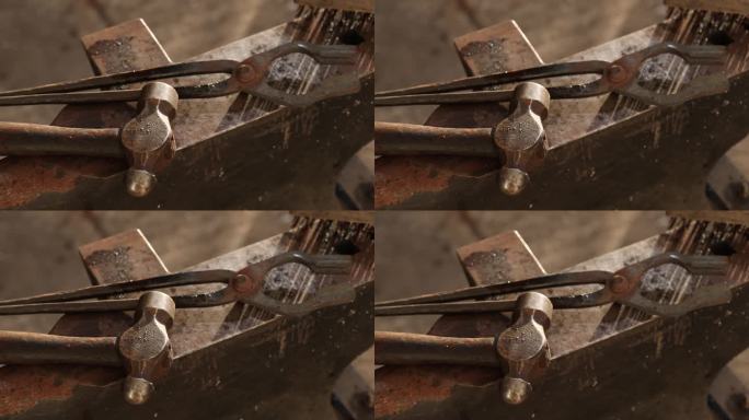 铁匠锤子和钳子打铁工具铁匠锤子钳子