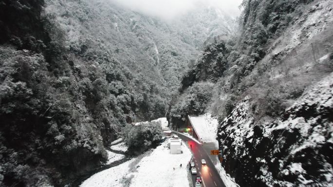 绵茂路雪景雪山穿云（3）