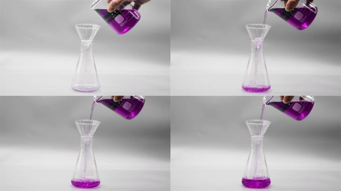 用烧杯往锥形瓶里倒粉紫色溶液