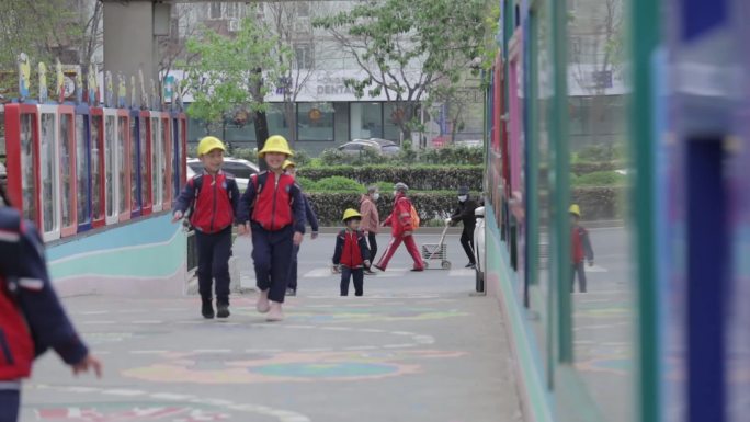 幼儿园放学上学