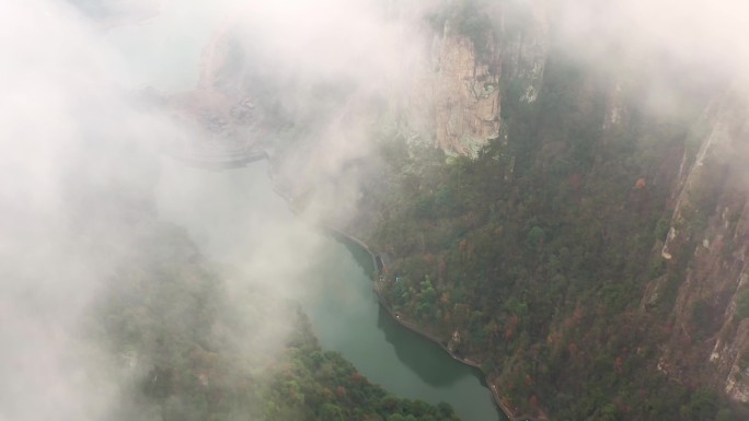 航拍冬季天台县琼台仙谷云雾云海美景