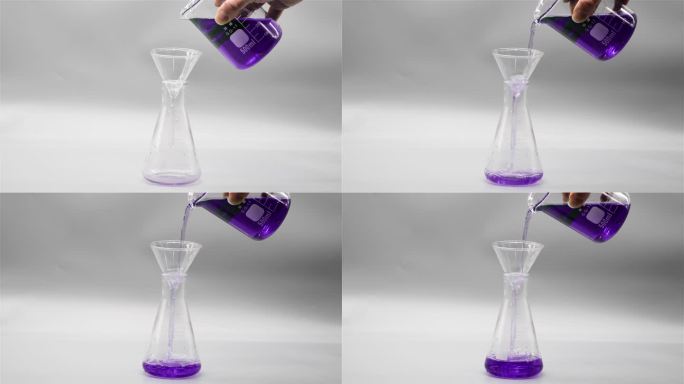 用烧杯往锥形瓶里倒紫色溶液