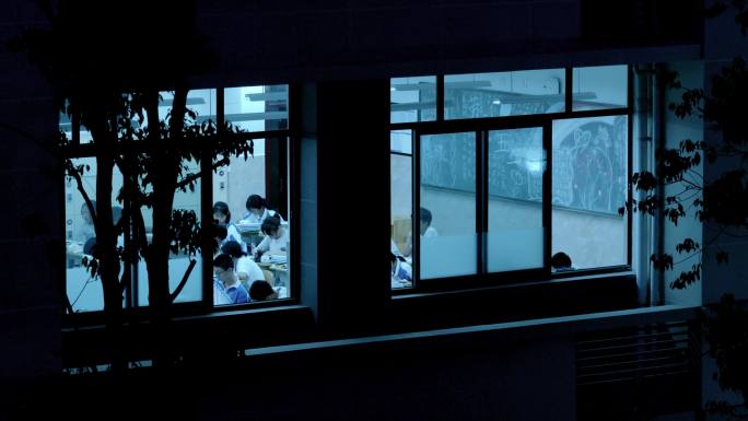 【4K】高中晚自习夜自习晚上教室学习