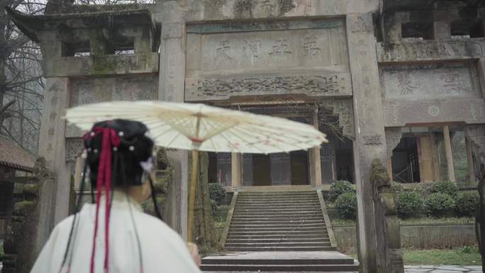 般若寺都江堰汉服妹子寺院求佛许愿上香