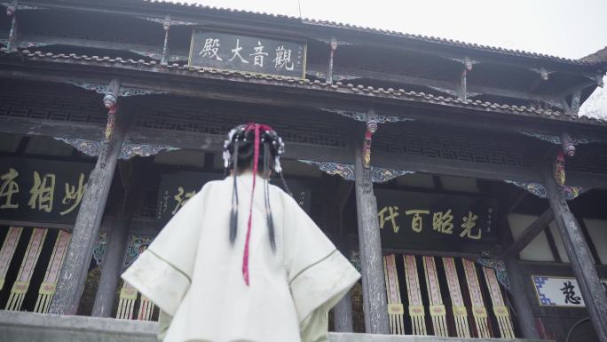 般若寺都江堰汉服妹子寺院求佛许愿上香