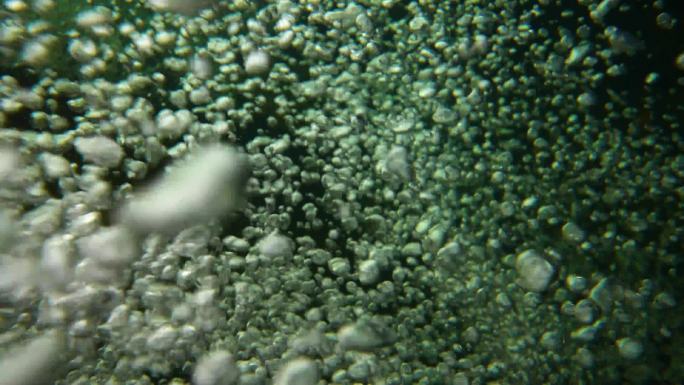水中气泡水中冒泡泡泡上升水中视觉潜水运动