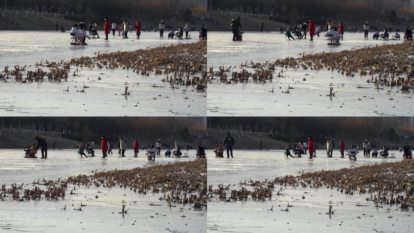 结冰湖面上玩冰爬犁的孩子