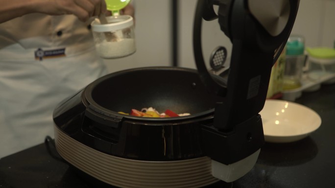智能厨房自动炒菜机