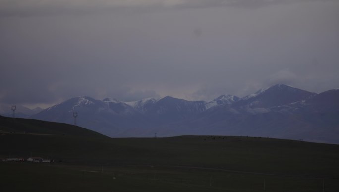 延时摄影：青海青海湖雪山降雨云层