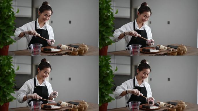 亚洲中国美女在厨房里制作中国传统的中秋雪皮月饼。。。