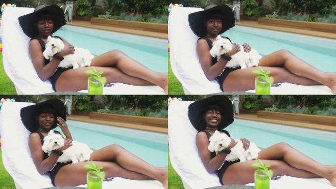 肖像快乐的年轻女子与狗在泳池边放松