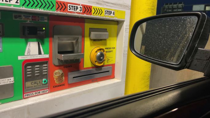 美国堪萨斯州中西部70号州际公路自动售票机自动收费汽车司机POV