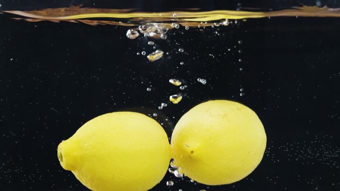 柠檬实拍入水过程水果落水