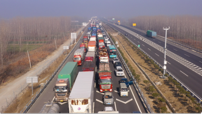 航拍高速堵车 节假日堵车 拥堵高速