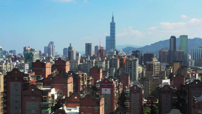 白天无人机拍摄台北。台湾城市景观吸引游客