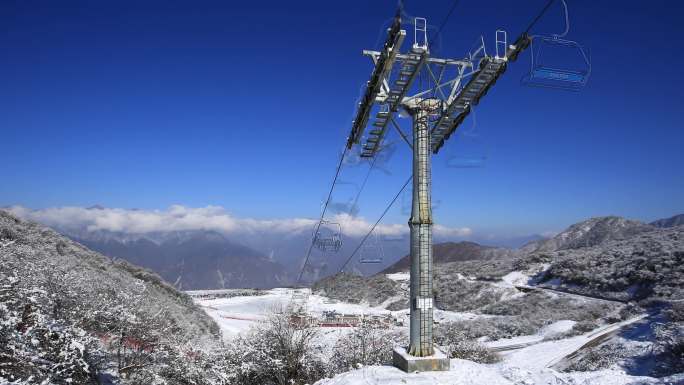 阿坝九鼎山太子岭滑雪场索道缆车云海延时