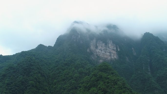 航拍四川峨眉山后山风景云雾缭绕