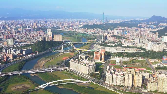 白天鸟瞰台北市。台湾的旅游目的地和旅游景点