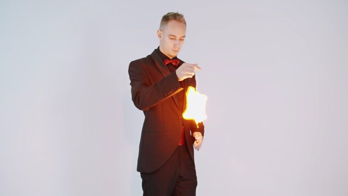 魔术师表演魔术点火变换变化神奇