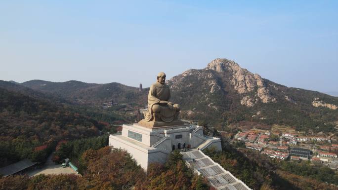 航拍环绕山东石岛赤山大明神雕像