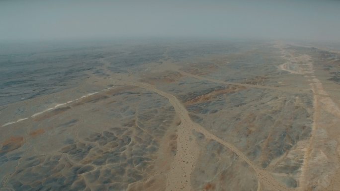鸟瞰戈壁沙漠，中国新疆。