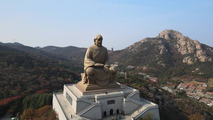 航拍环绕威海石岛赤山的大明神雕像